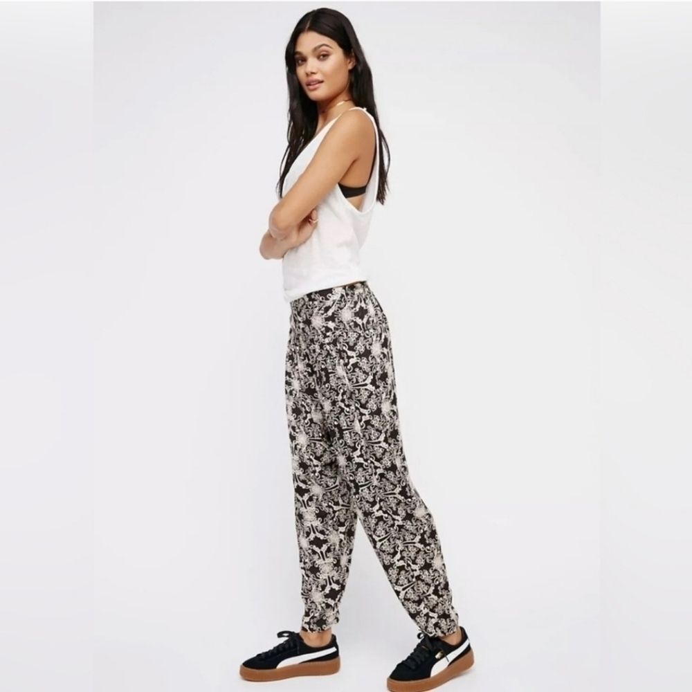 FREE PEOPLE casablanca black white floral print boho dropcrotch harem A0005